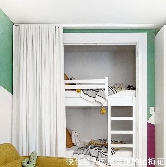 房子|邻居嫌房子小,直接墙上掏洞,里面打上下铺,两个孩子都有地睡了