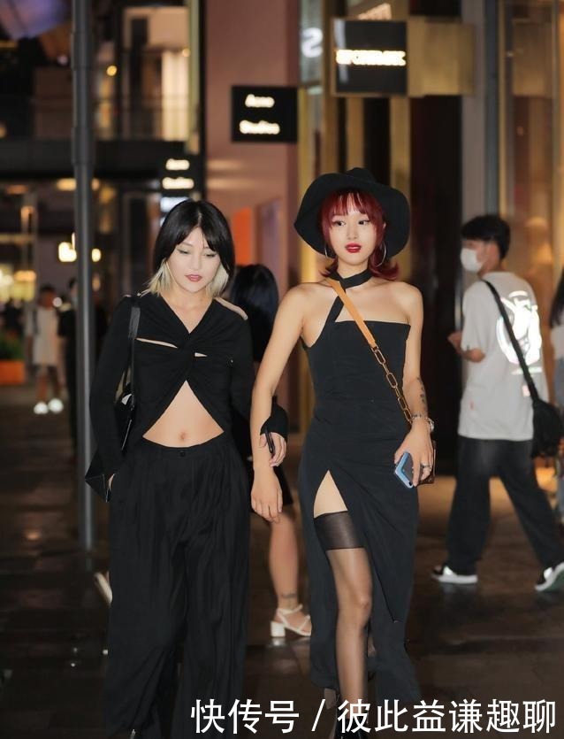 风情|街拍美女:当我合上双眼时,我渴望的仍是你那一眼的风情!