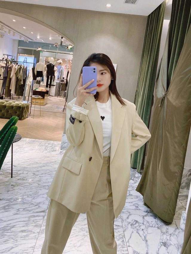 职场|小个子如何穿出“职场”范？一身灰色西服套装精致干练，显高显瘦