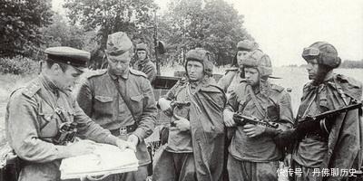 苏军|二战时苏军士兵为什么这么喜欢穿披风