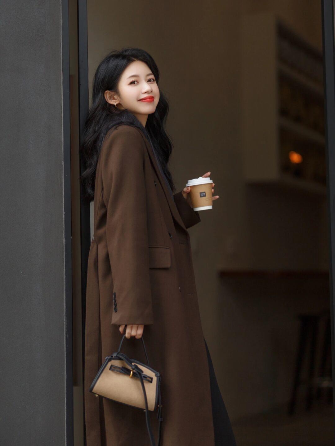 减龄感 普通人怎么把“大衣”穿出高级感?看看这些博主的搭配,优雅精致