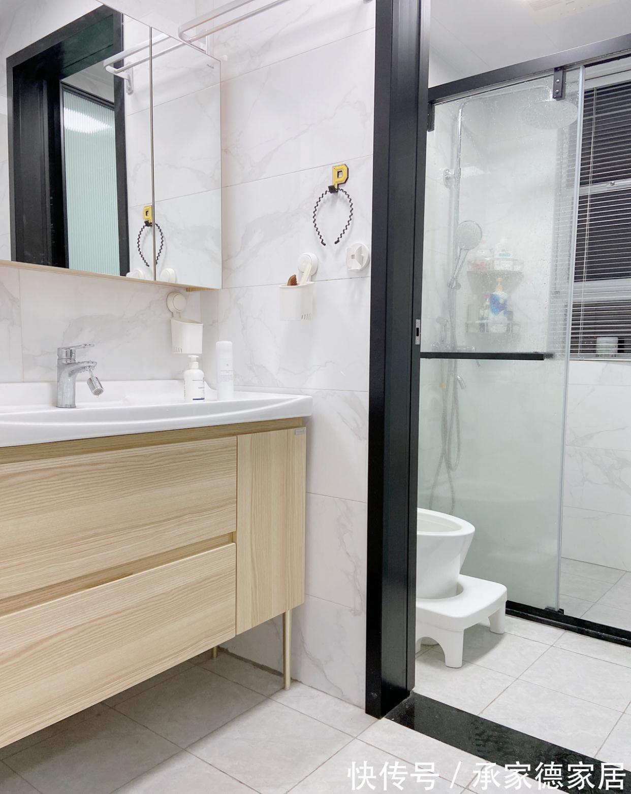 水龙头|因为“穷”,卫生间装修简简单单!添置5个小用品,高级感出来了