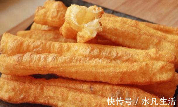 好吃|2分钟学会做油条，不用泡打粉小苏打，蓬松有嚼劲，比买的还好吃