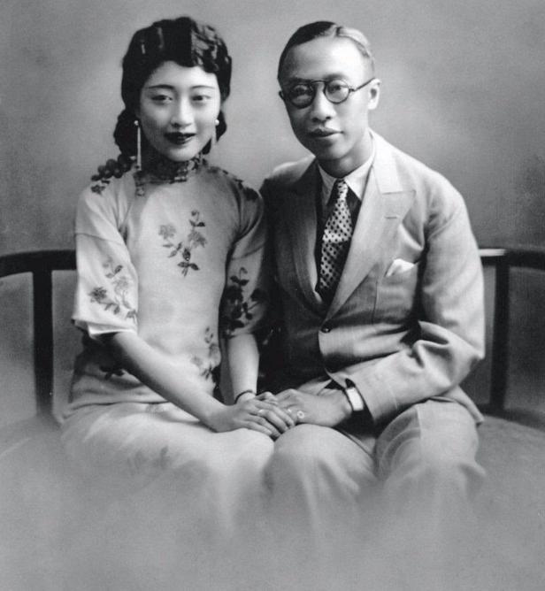 遗物|末代皇后婉容惨死狱中,尸体被扔进臭水沟,身上只有一件遗物