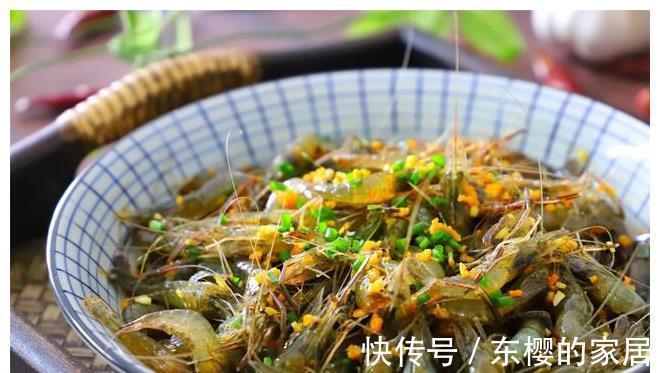 鱼虾|小河虾特色做法,不炒不煮,鲜美嫩滑,端上桌1斤虾嫌不够,真鲜