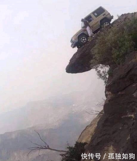 |搞笑图片幽默段子笑话:哥们,你的胆子真是大啊,佩服佩服