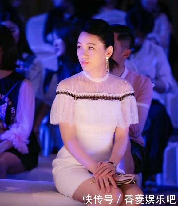 周群:被称为“安徽卫视一姐”,出道30年月薪为何才3000?