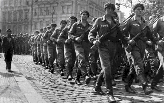 酒桌上|苏联法则,谈事前先喝酒,越南印度皆醉倒,中国却喝倒一片苏联人