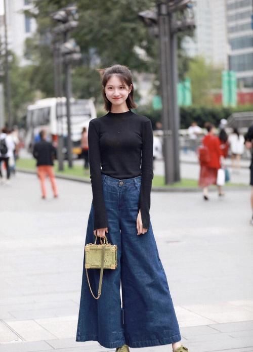  气质|休闲精致的打扮下，造型显得丰富立体，气质也更显靓丽！