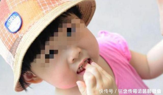 表姐|从小“咬指甲”的孩子,长大后怎么样了专家逃不掉2种结局