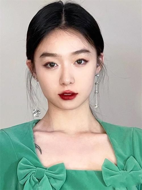 唇部 秋天的“口红”要怎么涂才够好看?从这3个方面下手,精致又洋气