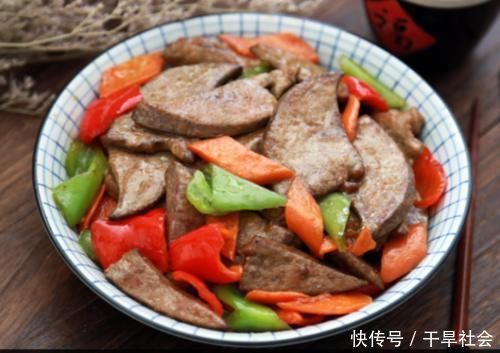 夏天,宁可少吃猪肉,也要多吃此菜,气血足了,双眼也明亮了