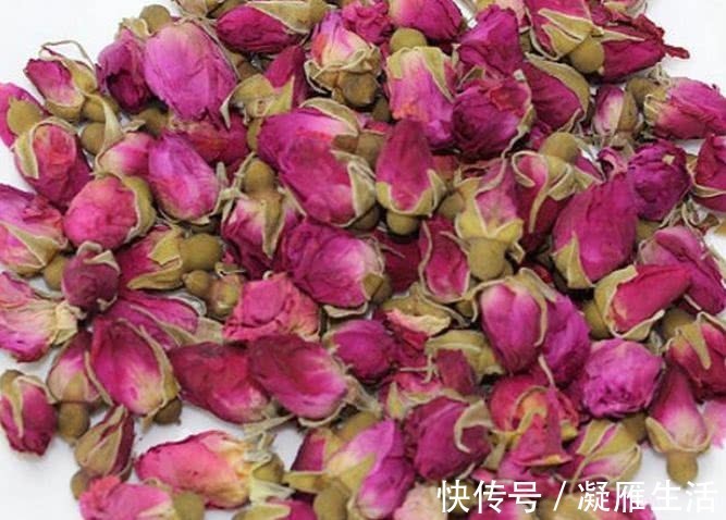 肝气郁结|玫瑰花和此物一起泡,每天一杯,美白祛斑,气血足了,脸色更红润
