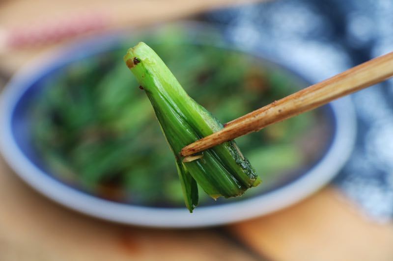 油麦菜别再清炒了，加这一样，上桌1分钟就吃个精光，2天不吃就馋