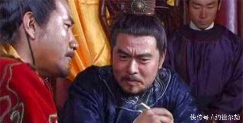 桌上|朱元璋笑问沈万三，桌上的猪蹄叫什么名？沈万三回三字，保全了性命