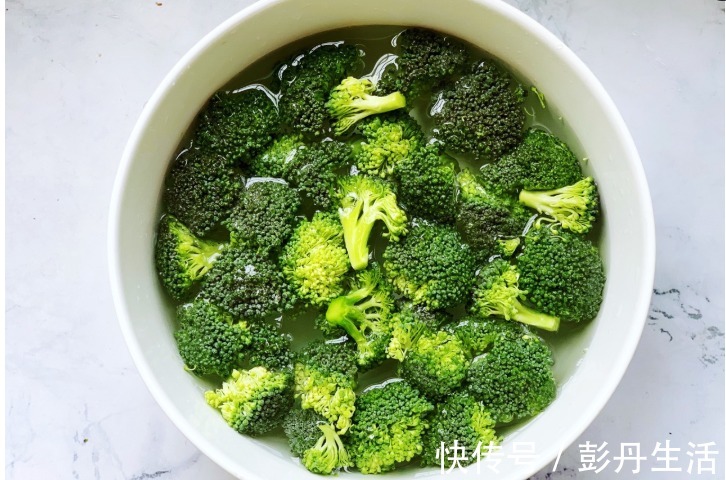 小米辣|夏天大鱼大肉易上火，这菜天天吃不腻，美白还减肥，比肉抢手多了