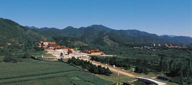 1956年定陵考古:金刚墙打开后散黑烟,考古人员放公鸡探路