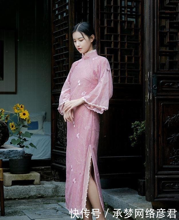 “不招摇”的旗袍穿出来,到底有多美?温婉减龄,更适合少女穿
