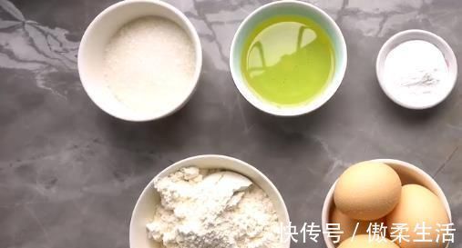 金黄色|不用烤箱，不用打蛋器，教你做蓬松的金黄色蛋糕