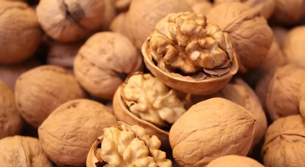卵磷脂|大脑最喜欢的4种食物,核桃仅排第3,孩子常吃,记性好脑子聪明