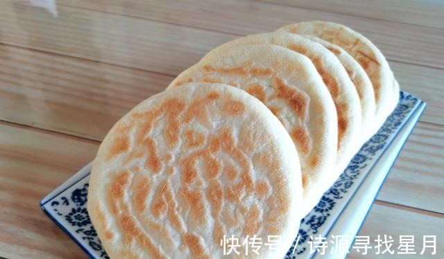 烙白饼有技巧,记住这个配方,出锅面香味浓郁、又酥又软又香!