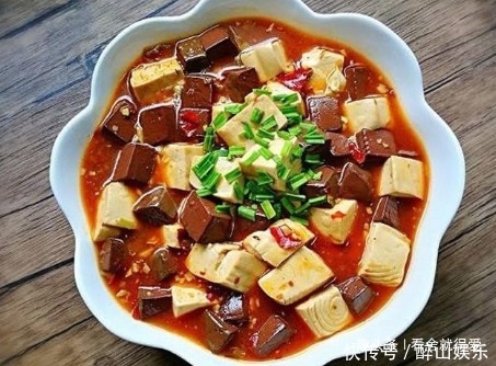 在家里请客,媳妇做一桌菜,朋友直夸比饭店还好吃,倍有面子