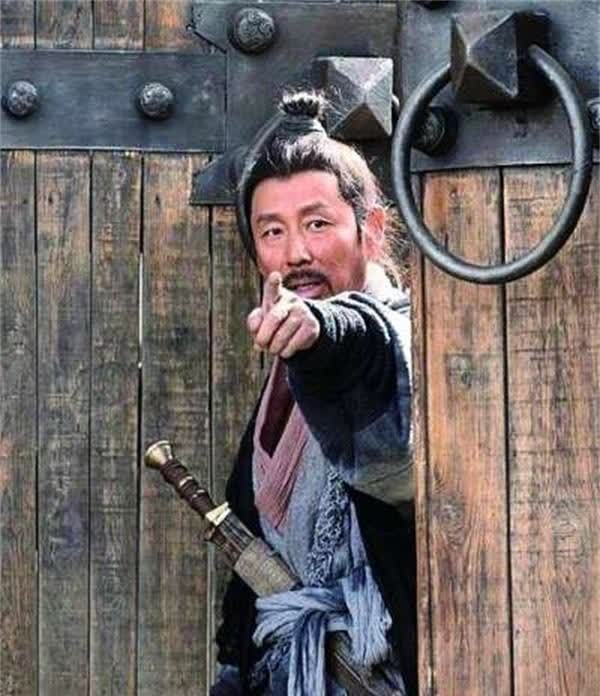 君臣&刘邦称帝后,为免父亲向自己行跪拜礼,想出一法子,后世沿用千年