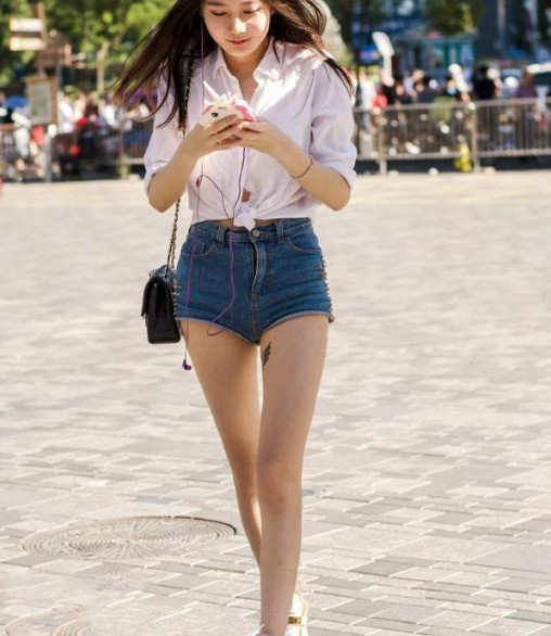 实拍美若天仙的小姐姐,大长腿十分亮眼,哪一位最美