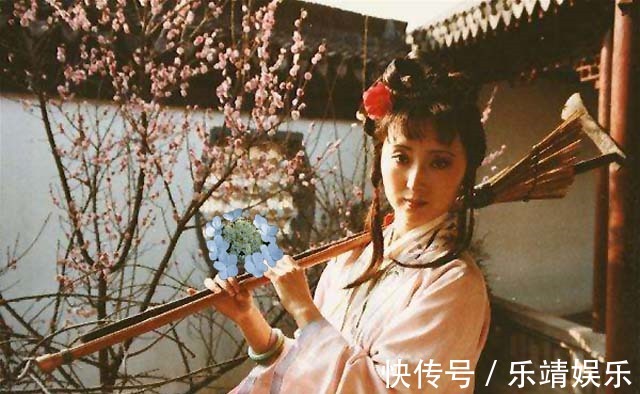 黛玉!贾母最爱的是薛宝琴雪中赏红梅,你看林黛玉穿啥衣服