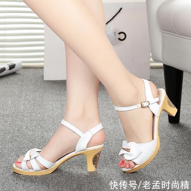 凉鞋|适合脚宽女人的8款露趾鱼嘴凉鞋，穿出纤细大长腿