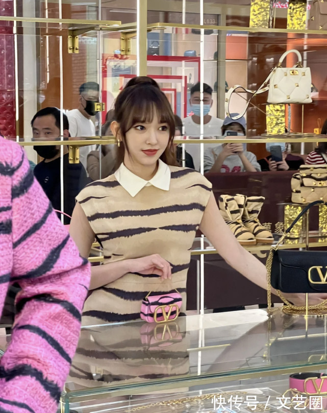 小蛮腰|程潇生图曝光,身材纤细建模脸名不虚传,新发型令人眼前一亮