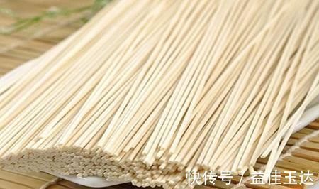 甲醛|家里常吃的2种食物“甲醛”严重超标,天天吃白血病一步一步靠近