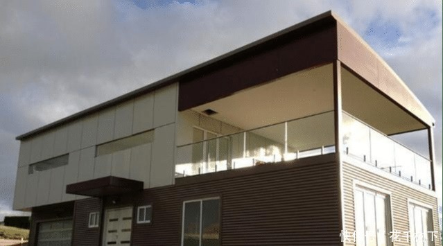 装配式建筑|谁还用水泥钢筋盖房，费钱！只要有块地，不用请工人就可以建别墅！