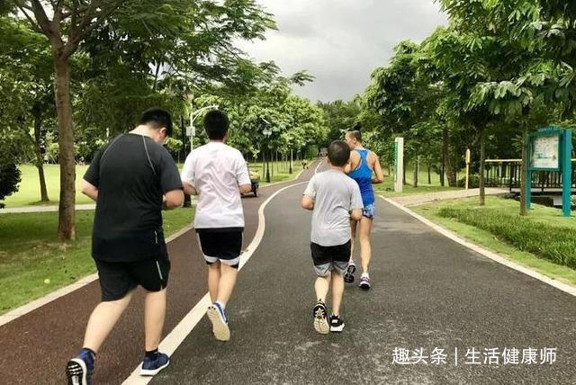 脾胃|孩子发育慢不能喝牛奶医生要想娃长高个,少喝3汤,多喝2水