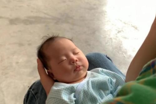 a303|不想被宝宝半夜“折腾”，婴儿睡眠模式要了解，0-36个月睡眠时间