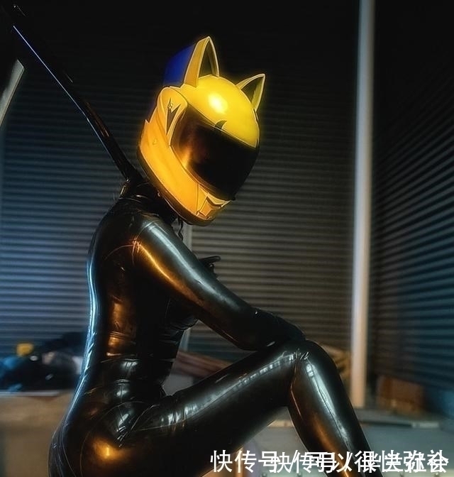 cos服|塞尔提神还原cos，紧身胶衣展现完美身材：就是可能会鼓包