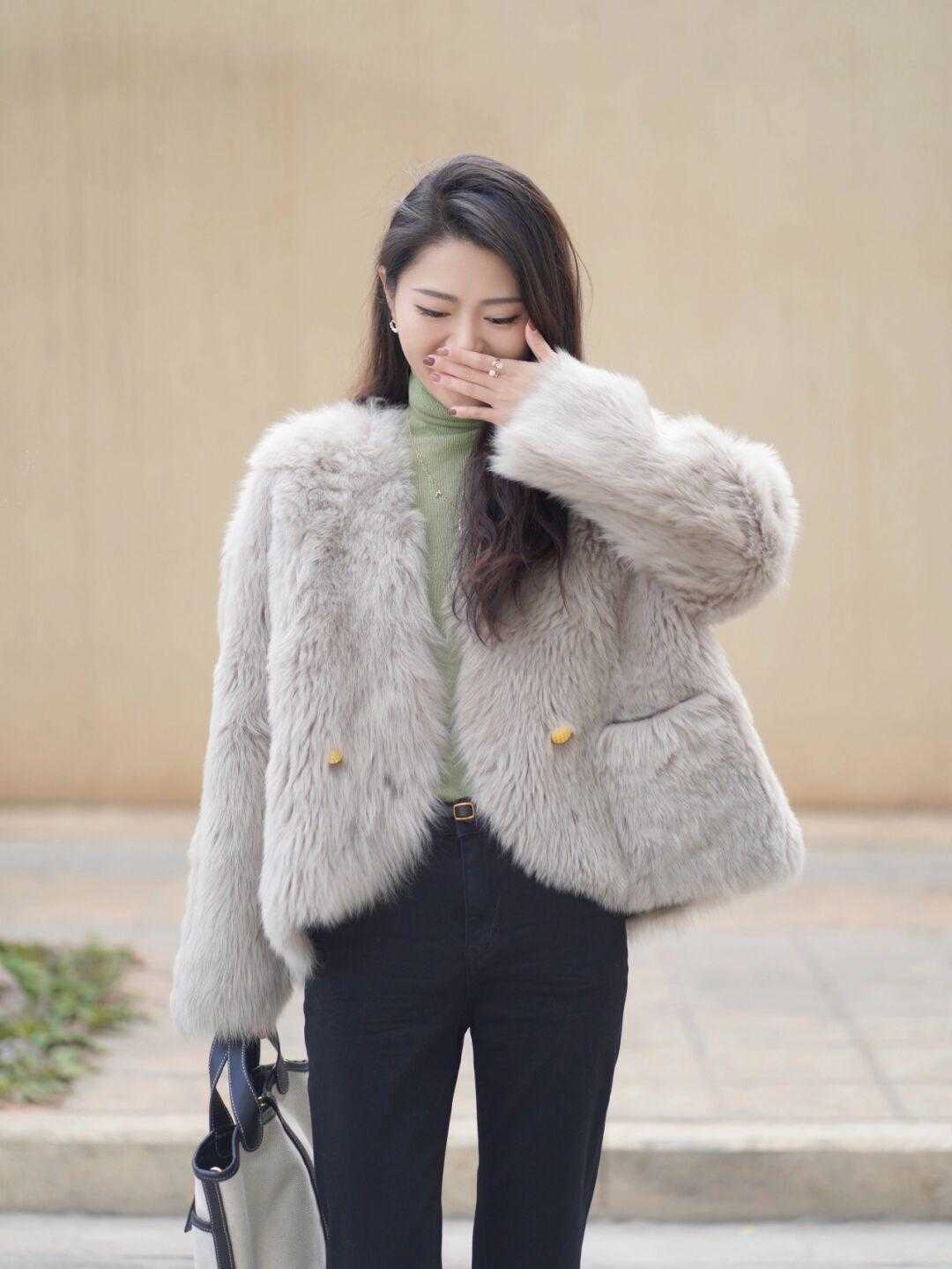 打底衫 临近新年!别再穿松垮无形的单品了!这几件干练又保暖的衣服,最好看