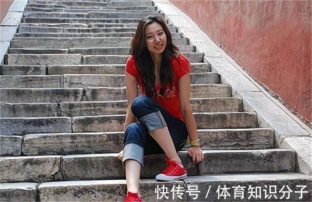 自由人|前女排球员李颖,退役之后化身最美排球解说员,可谓是人美实力强
