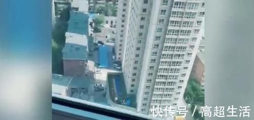 阳台上|孙子上幼儿园后,爷爷开始每天“蹲阳台”,后来被妈妈发现了秘密