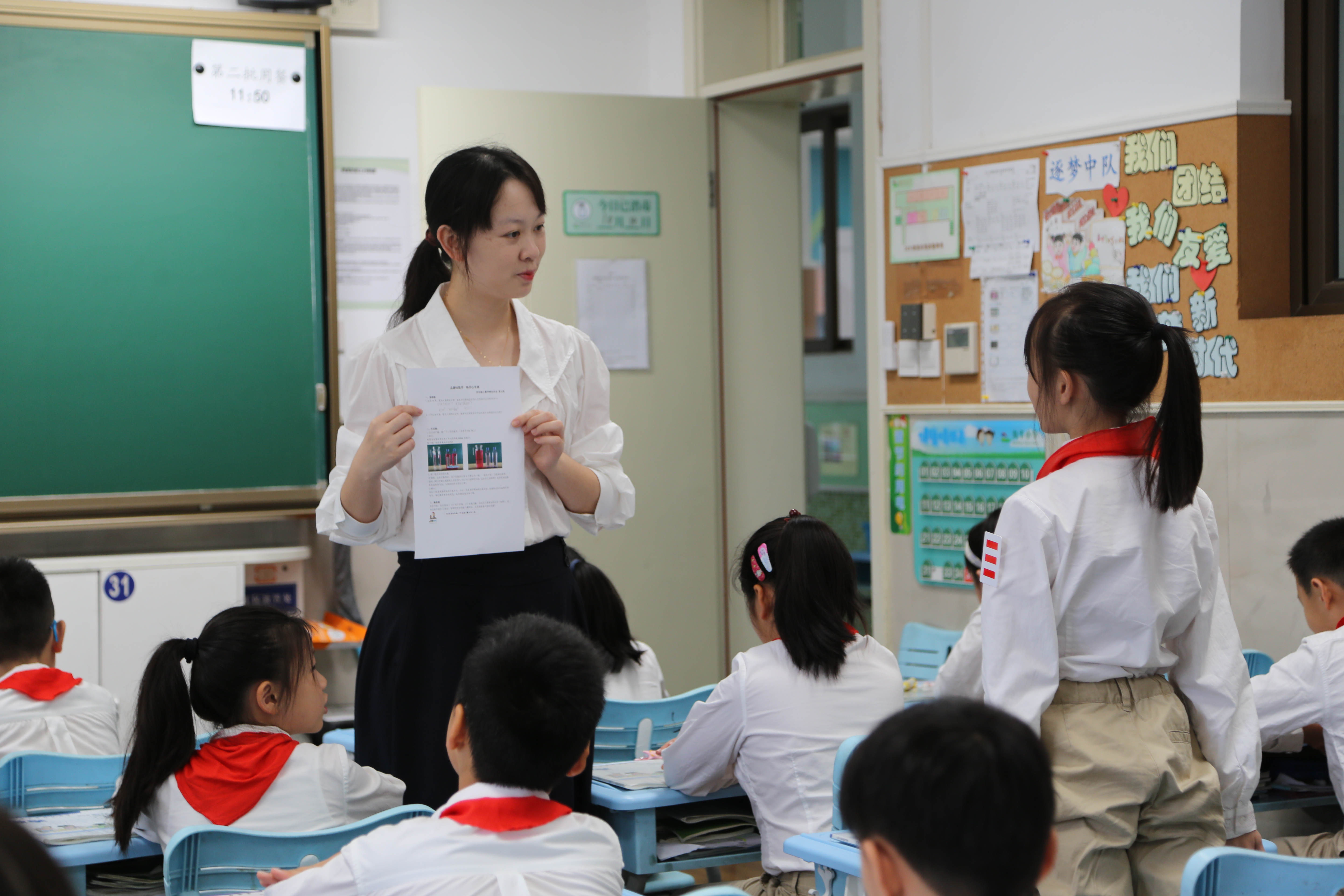 学生|语文老师布置作文题，会否用完其他学科作业时间？“双减”后作业“瘦身”提质，老师出新招