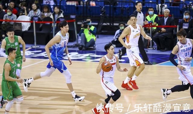 韩德君|威姆斯伤人+胡明轩垫脚,韩德君暴揍威姆斯太狠毒,郭艾伦发飙了