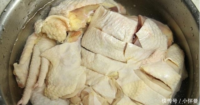 鸡肉|比白切鸡还好吃入味的清蒸鸡,不用一滴油,蘸上酱汁好吃不上火