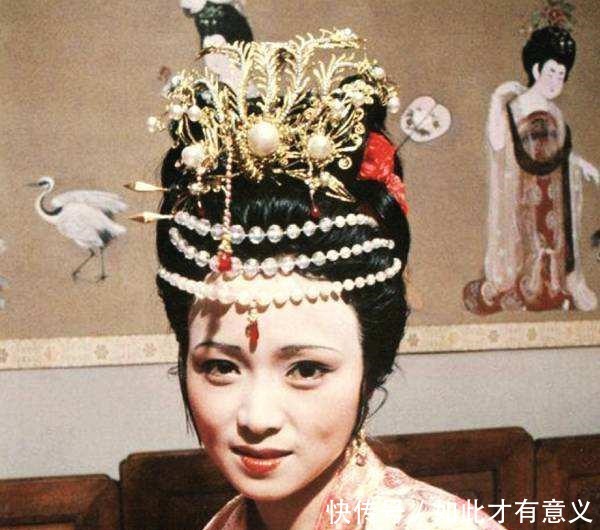 女子|红楼梦里出现的第一个女子，命运悲惨，却是贾宝玉的暗恋对象！