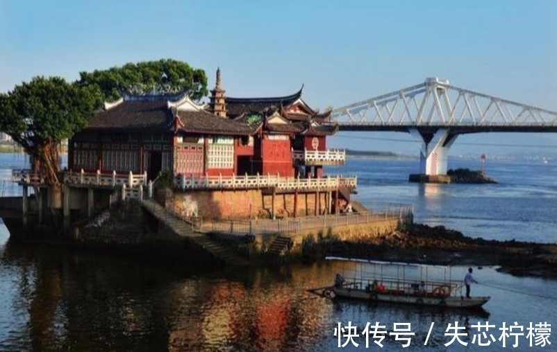 金山寺|中国最奇妙的千年古寺：漂浮在水上，宛如仙境，游客趋之若鹜