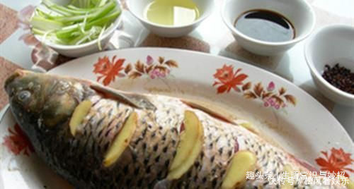  酱油|蒸鱼时，有人放盐也有人放酱油，酒店大厨错了！