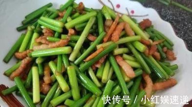 肉丝|炒蒜苔时,直接炒是大错特错的少了这1步,蒜苔不香,还不入味