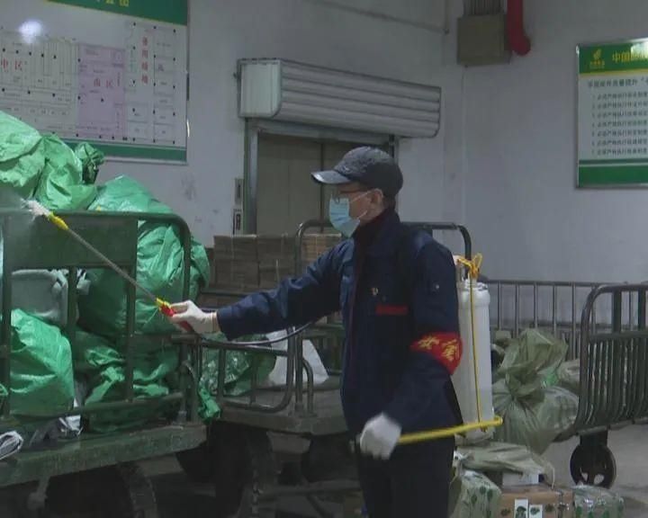 防疫|《佳话民生》快递迎来高峰期 安全防疫不可少