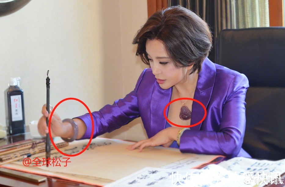 微博@65岁刘晓庆书法造诣颇深,时常晒出个人书法作品