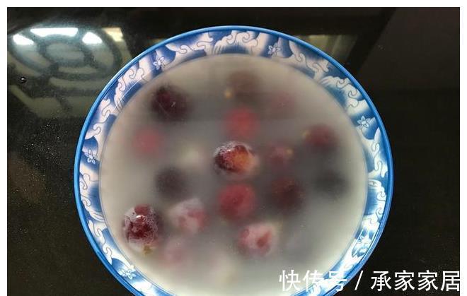 葡萄|清洗葡萄小妙招,学会正确方法,干净又卫生,葡萄皮都能一起吃