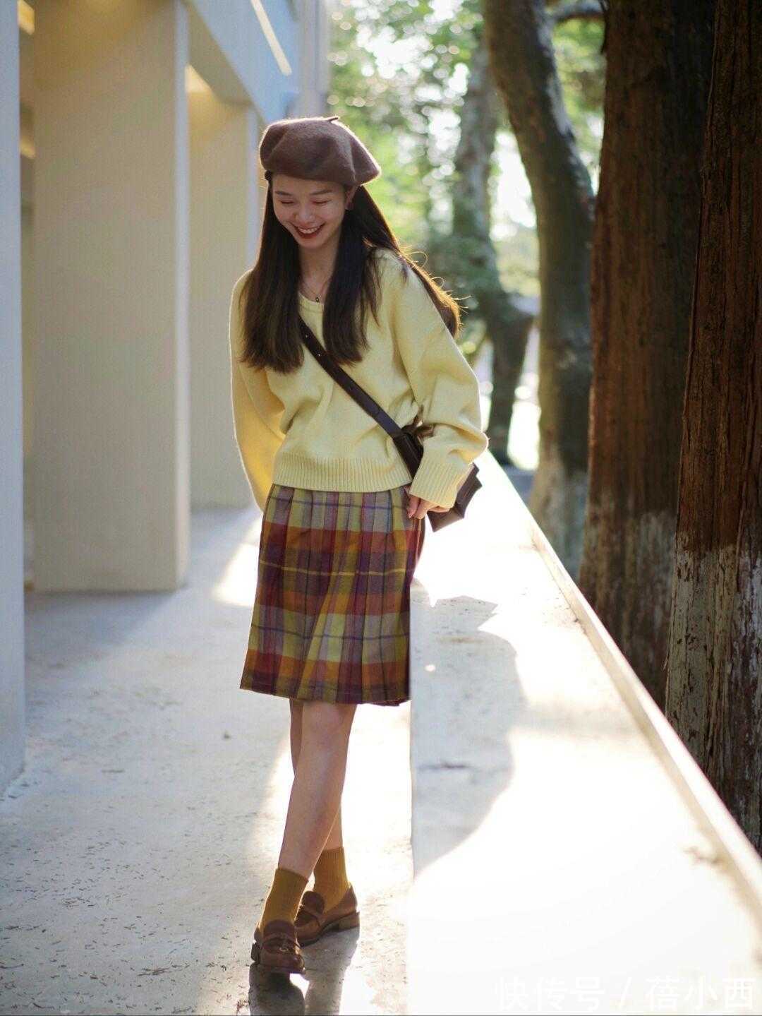 乐福鞋 今年春季火了这3条半身裙,配毛衣和西装都很合适,好看还实用